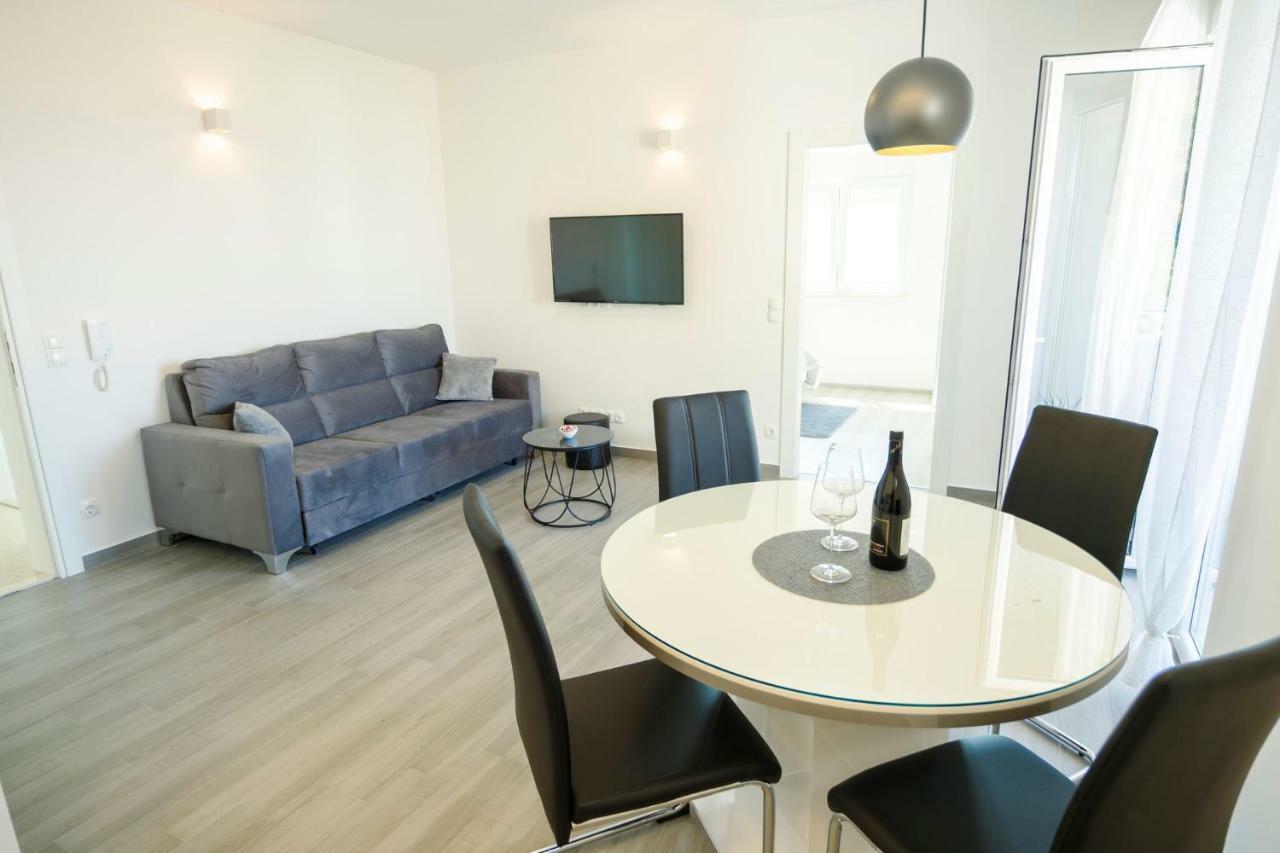 Apartmani Ticinovic Omis Exterior photo